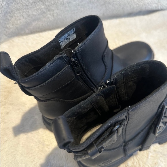 UGG Ashton womens short Boots - Picture 4 of 6